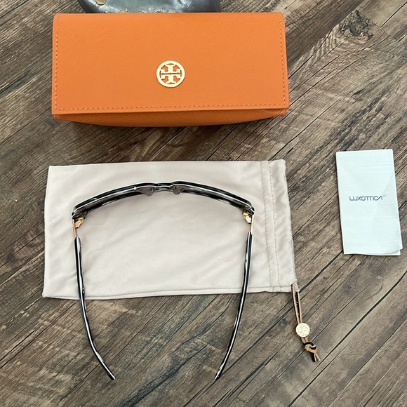Tory Burch Sunnies✨ - Picture 7 of 16
